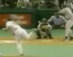 vidéo lanceur baseball balle dans poche arbitre