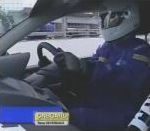 vidéo pilote distrait accident femme seins  public testofcharacter.co.uk renault megane