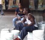 vidéo batteur africain batterie rue musique percussion