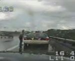 vidéo policier contrôle routine voiture fauche rélève
