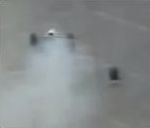 vidéo formule 1 f1 roue volante atterrit sur toit voiture