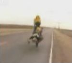 vid‚o moto freinage roue avant chute motard passe par dessus