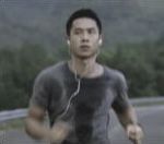 vidéo pub toyota vios appât piège monstre du loch ness nessie voiture courreur jogging jogger