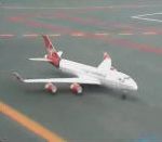 vidéo avion radio télécommandé boeing 747 virgin gymnase atterrissage décollage