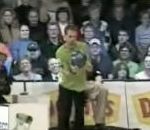 vidéo bowling boule doigts coincé vol plané