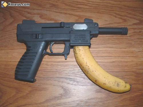 image recharge mitraillete banane balle guerre arme à feu armée humour insolite