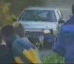 vidéo rallye sortie de route groupe de spectateurs