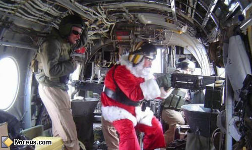 photo militaire mitraillette hélicoptère père noël christmas fêtes santa claus humour insolite