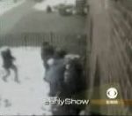 vidéo une mère jette son bébé du 3ème étage new york bronx incendie