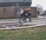 vidéo saut en vtt vélo amateur bloque roue avant chute accident pleure