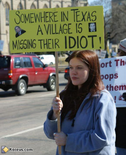 photo image somwhere in texas a village is missing their idiot a lire pancarte panneau humour insolite