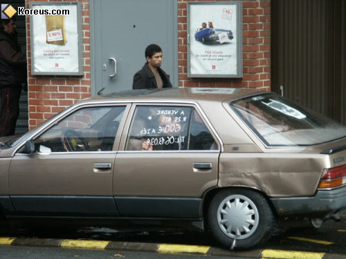 photo image affiche a vendre voitue envers a lire pancarte panneau humour insolite