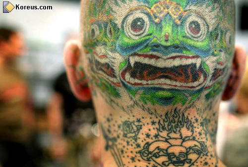 image monstre body art tatouate piercing tatoo humour insolite