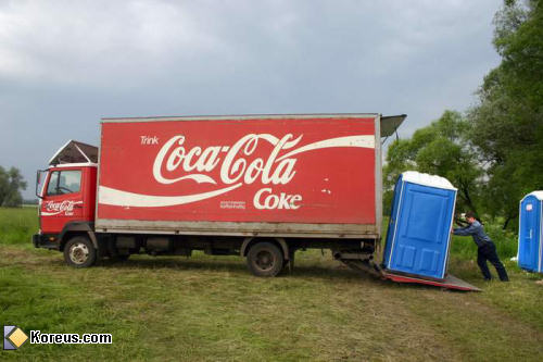 photo ingrédient secret coca cola coke toilettes urine camion transport voiture roue humour insolite