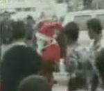 vidéo pere noel coup de pied