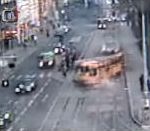 vidéo tramway dérapage fauche groupe enfant renverse accident