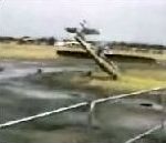 vidéo avion télécommandé fou maquette public accident