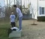 vidéo régis backflip cogne tête brique