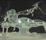 vidéo sculpture glace casser éclater tombe fall of bluebird tronçonneuse