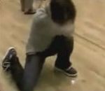 vidéo homme caoutchouc souple souplesse