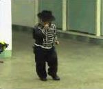 vidéo mini michael jackson nain passe partout