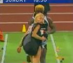 vidéo athlétisme femme traverse piste saut longueur collision