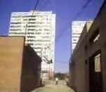 vidéo saut toit immeuble raté chute