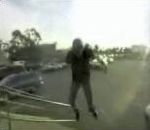 vidéo roller roule dessus voiture rampe figure ecrase