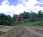 vidéo saut bosse vélo cassé en deux