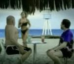 vidéo homme gros ventre plage rebondi table