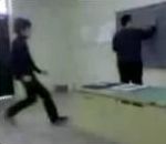 vidéo élève professeur blague baisse pantalon