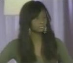 vidéo mannequin à talon jury défilé équilibre chute chaussure