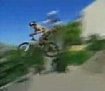 vidéo vélo saut escalier vol plané chute
