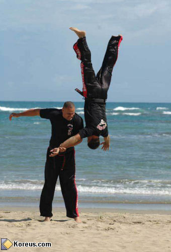 photo jolie prise karate art martial sport humour insolite