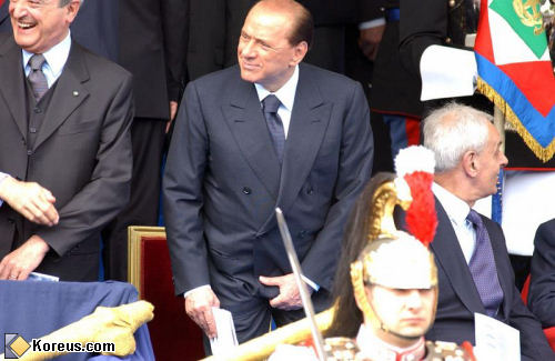 photo berlusconi se gratte les couilles sévèrement burné humour insolite