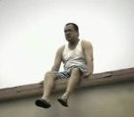 vidéo pub electrolux homme suicide toit immeuble aspirateur puissant