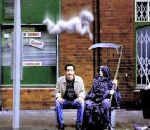 vidéo pub virgin atlantic faucheuse statue ange vide defiler