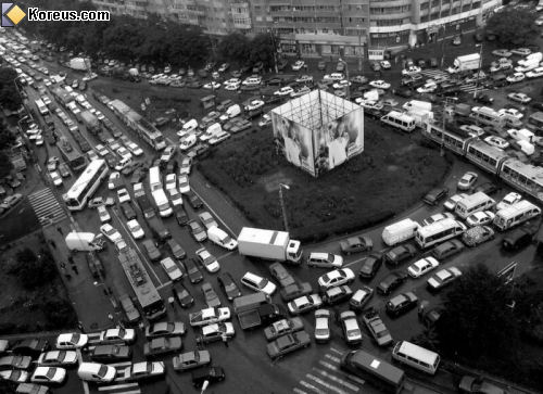 photo emboutaillage monstre carrefour rond point humour  circulation insolite