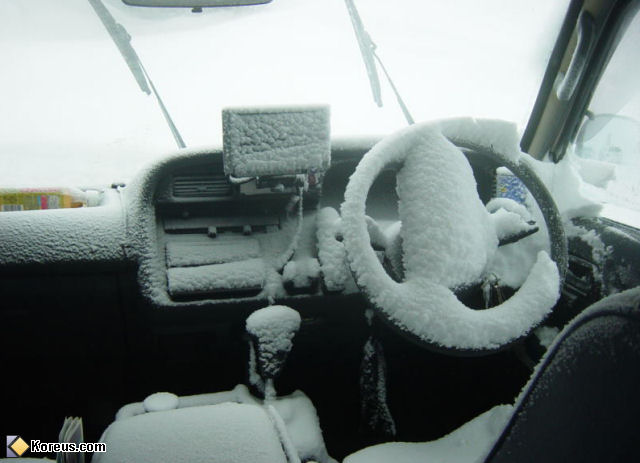 photo humour insolite voiture intérieur gèle neige