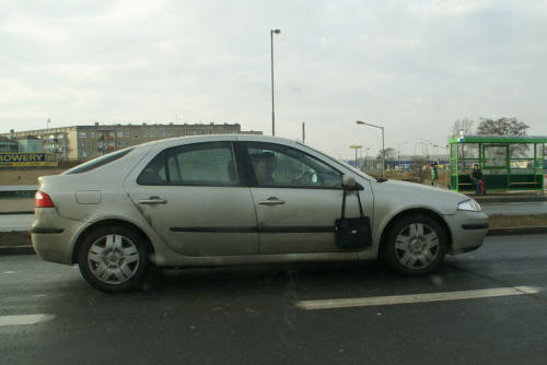photo  rétroviseur sac à main voiture humour insolite