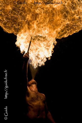 photo cracheur feu boule humour insolite