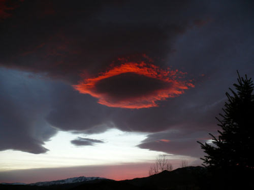 photo nuage rouge lèvre bisou humour insolite