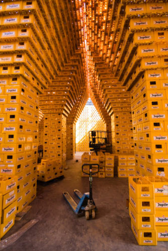 photo humour insolite cathédrale bière caisse