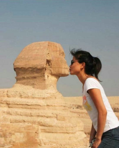 photo humour insolite bisou sphinx gizeh illusion