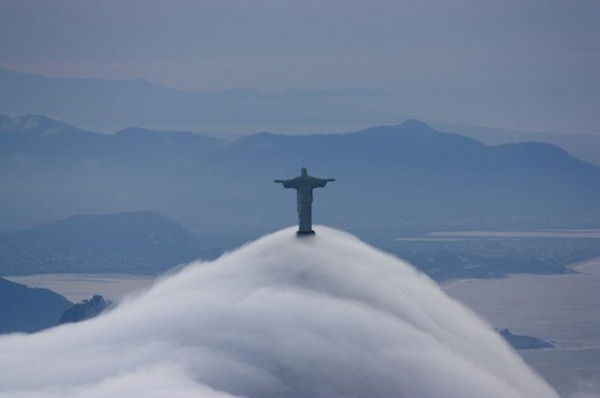 photo humour insolite statue christ rédempteur rio de janeiro