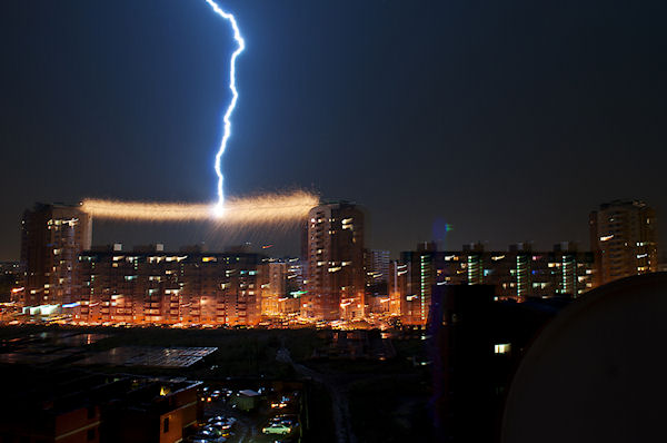 photo humour insolite foudre éclair cable immeuble