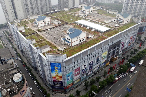 photo humour insolite maison ville chine toit centre commercial