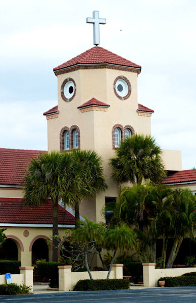 insolite eglise poule poulet