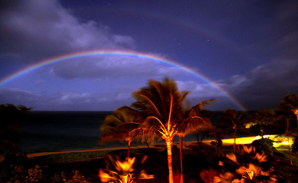 insolite arc-en-ciel lunaire lune