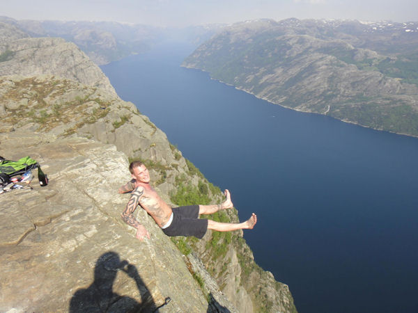 insolite bain homme soleil vide